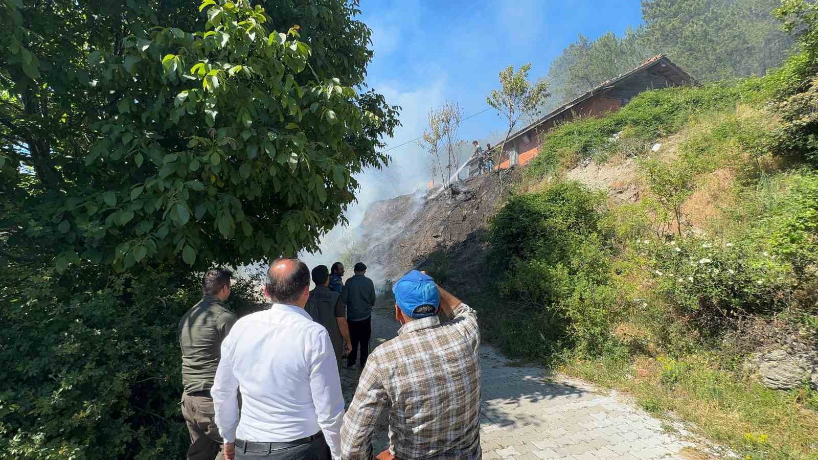 bahcede-cikan-yangin-evi-kule-ceviriyordu