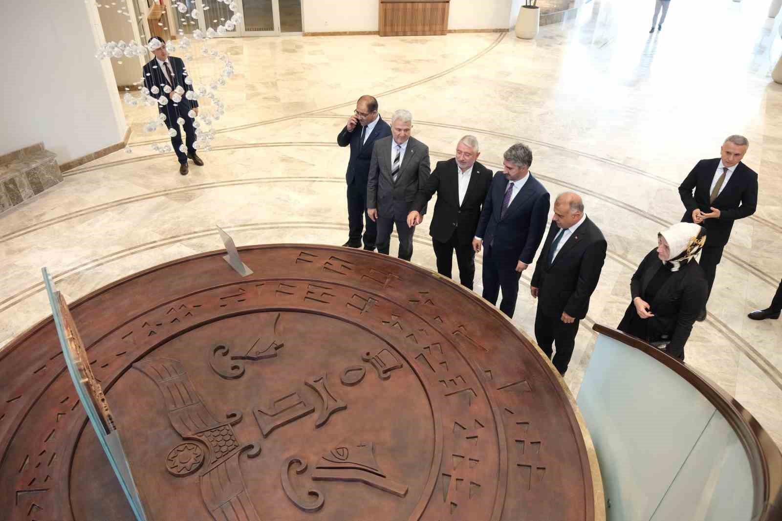 bakan-yardimcisi-tarikdaroglundan-baskan-asgina-ziyaret
