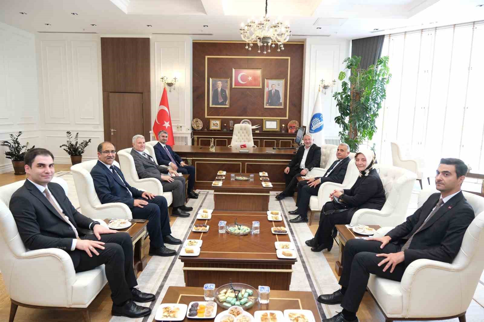bakan-yardimcisi-tarikdaroglundan-baskan-asgina-ziyaret