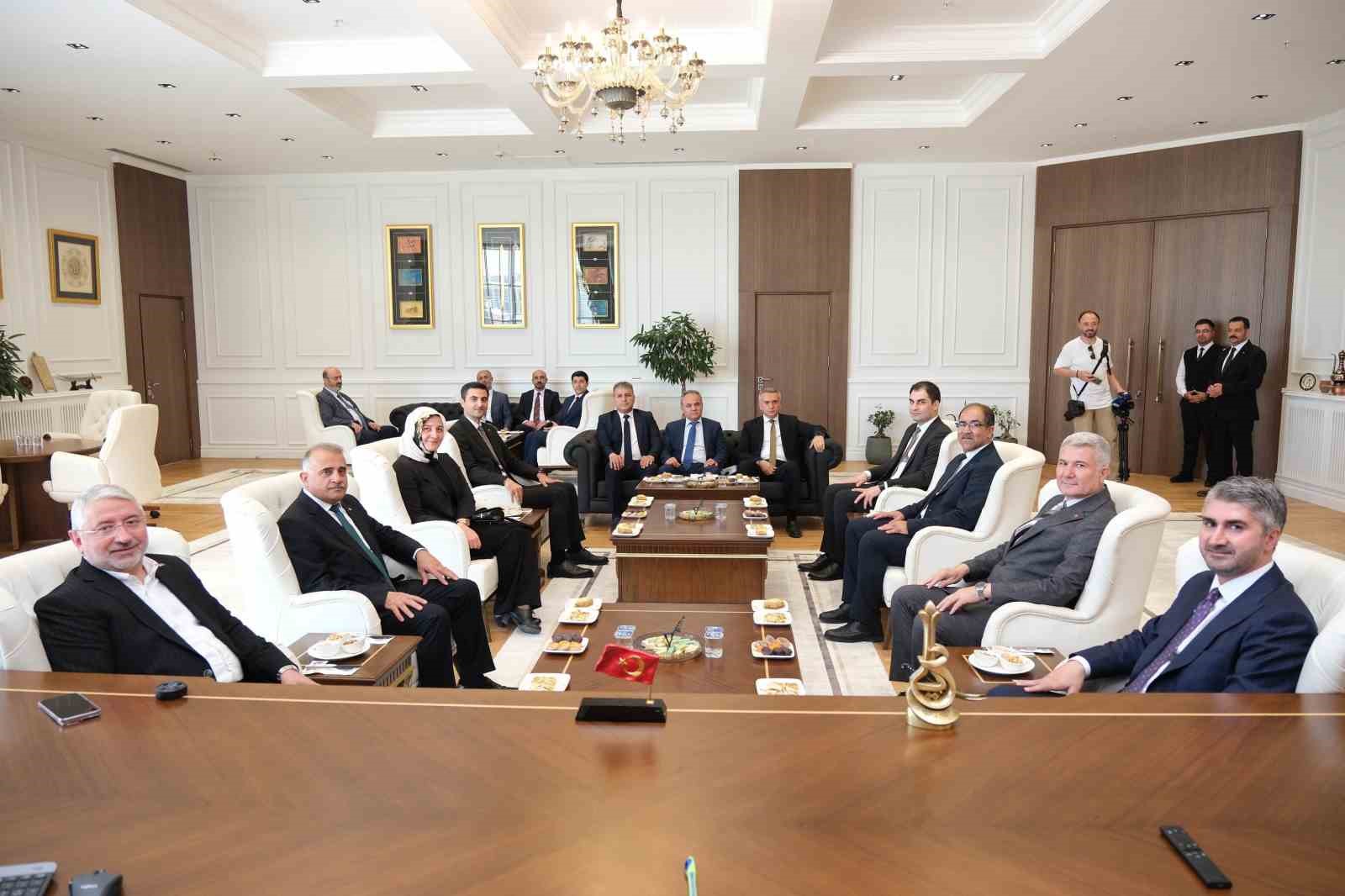 bakan-yardimcisi-tarikdaroglundan-baskan-asgina-ziyaret