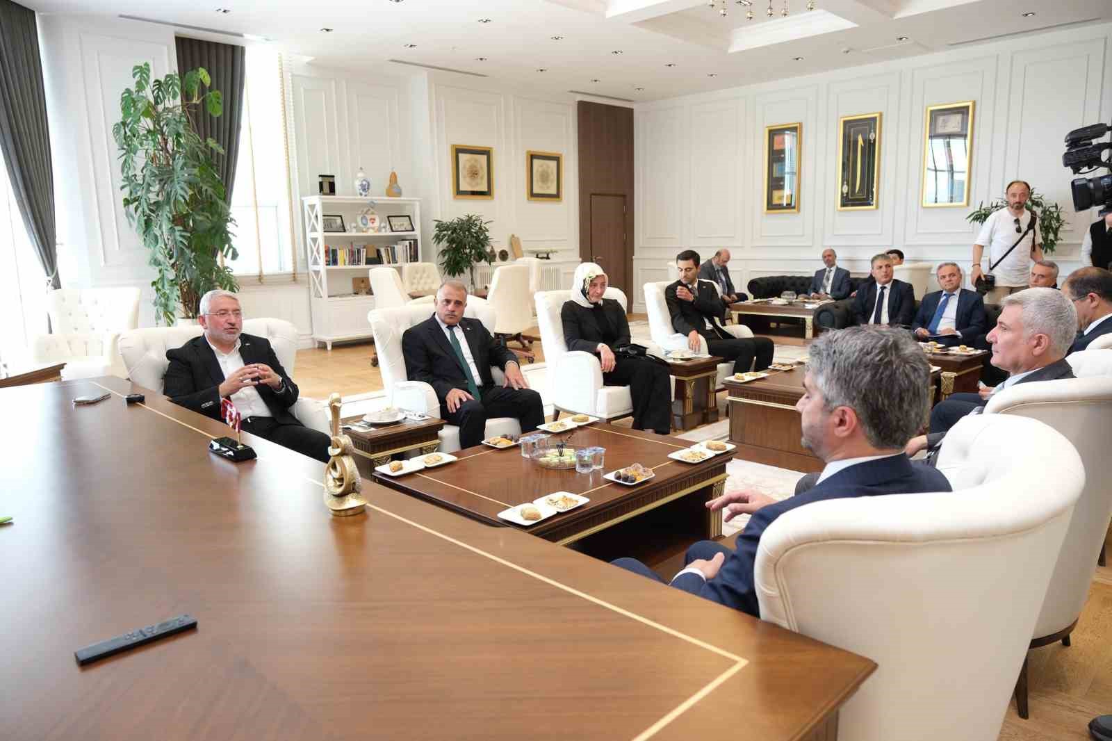 bakan-yardimcisi-tarikdaroglundan-baskan-asgina-ziyaret