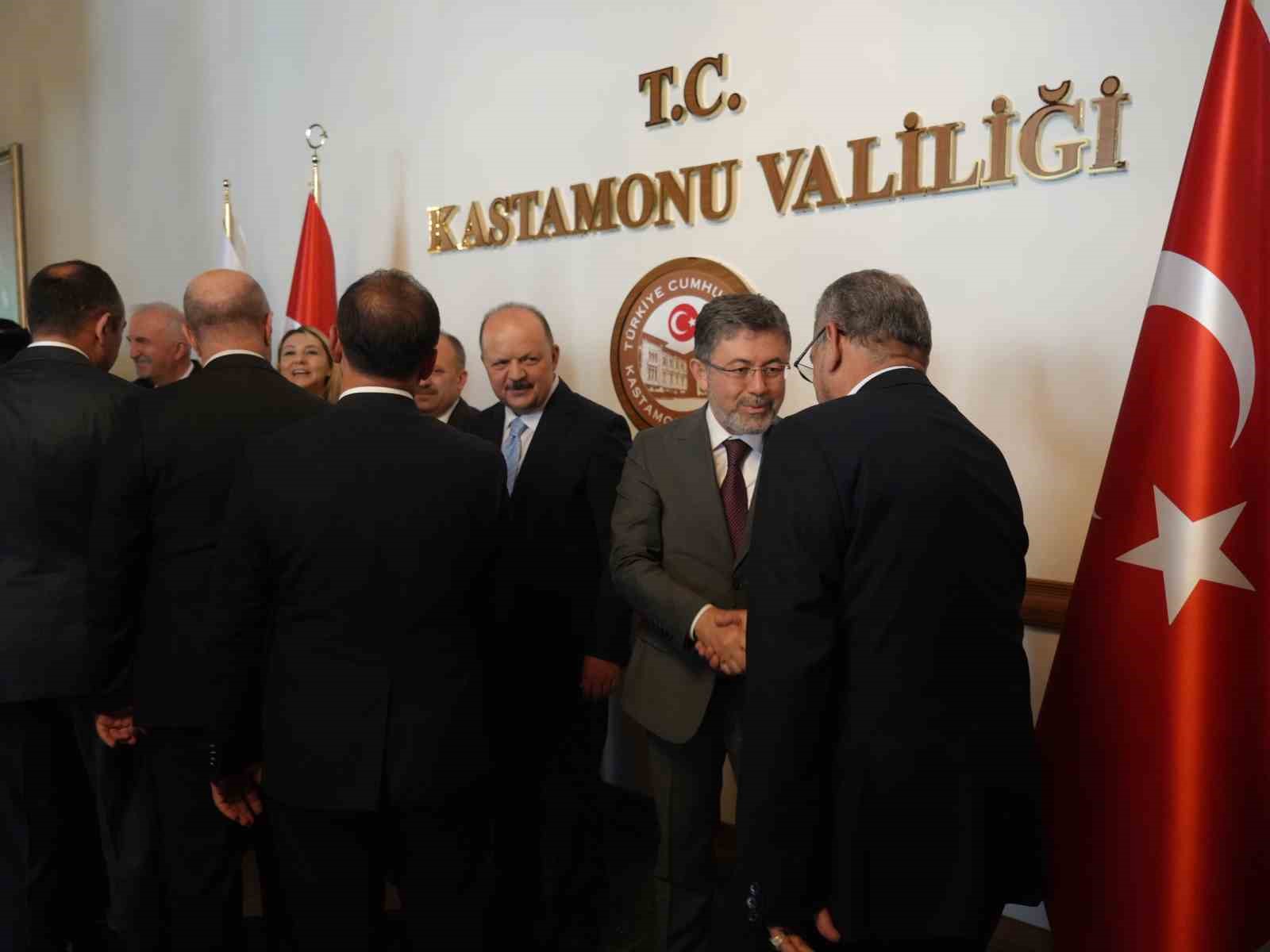 bakan-yumakli-ormanlik-alanlarda-lutfen-ates-yakmayalim