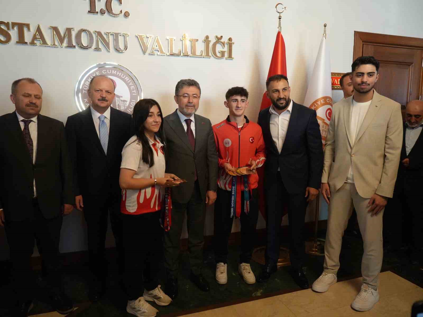 bakan-yumakli-ormanlik-alanlarda-lutfen-ates-yakmayalim