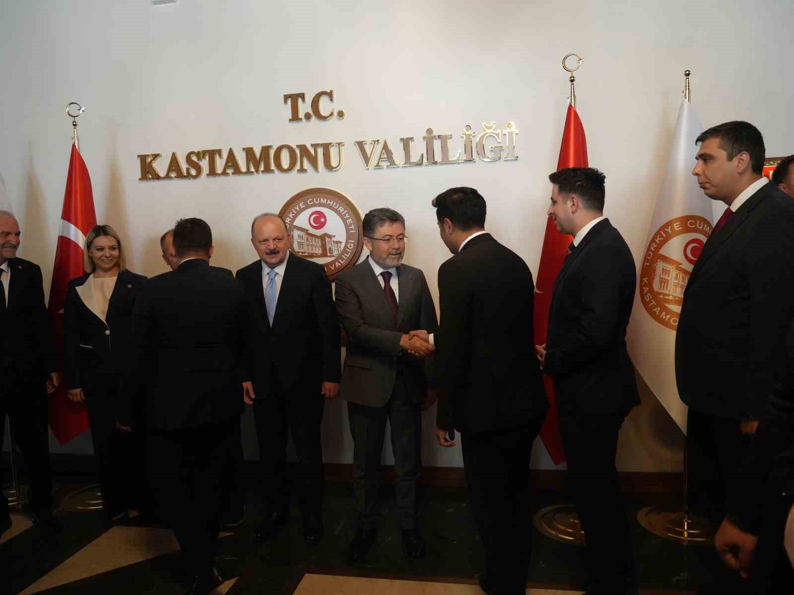bakan-yumakli-ormanlik-alanlarda-lutfen-ates-yakmayalim