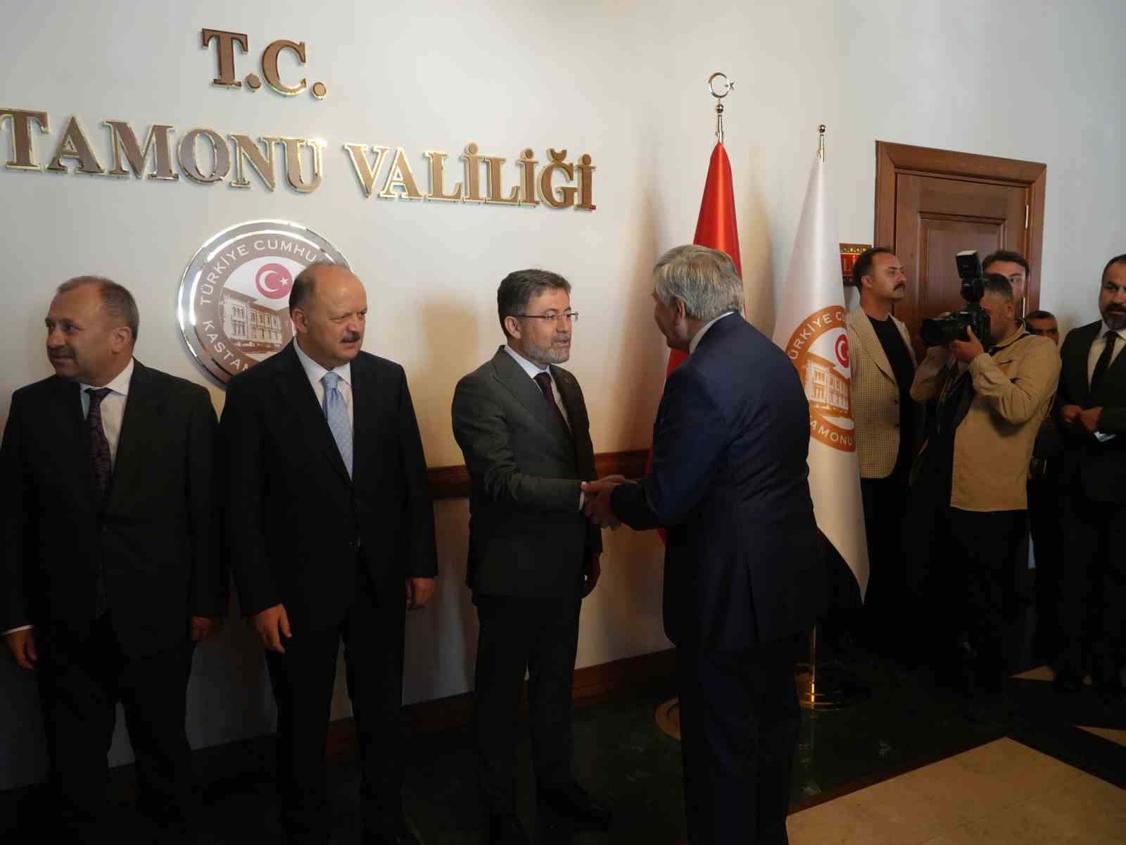 bakan-yumakli-ormanlik-alanlarda-lutfen-ates-yakmayalim