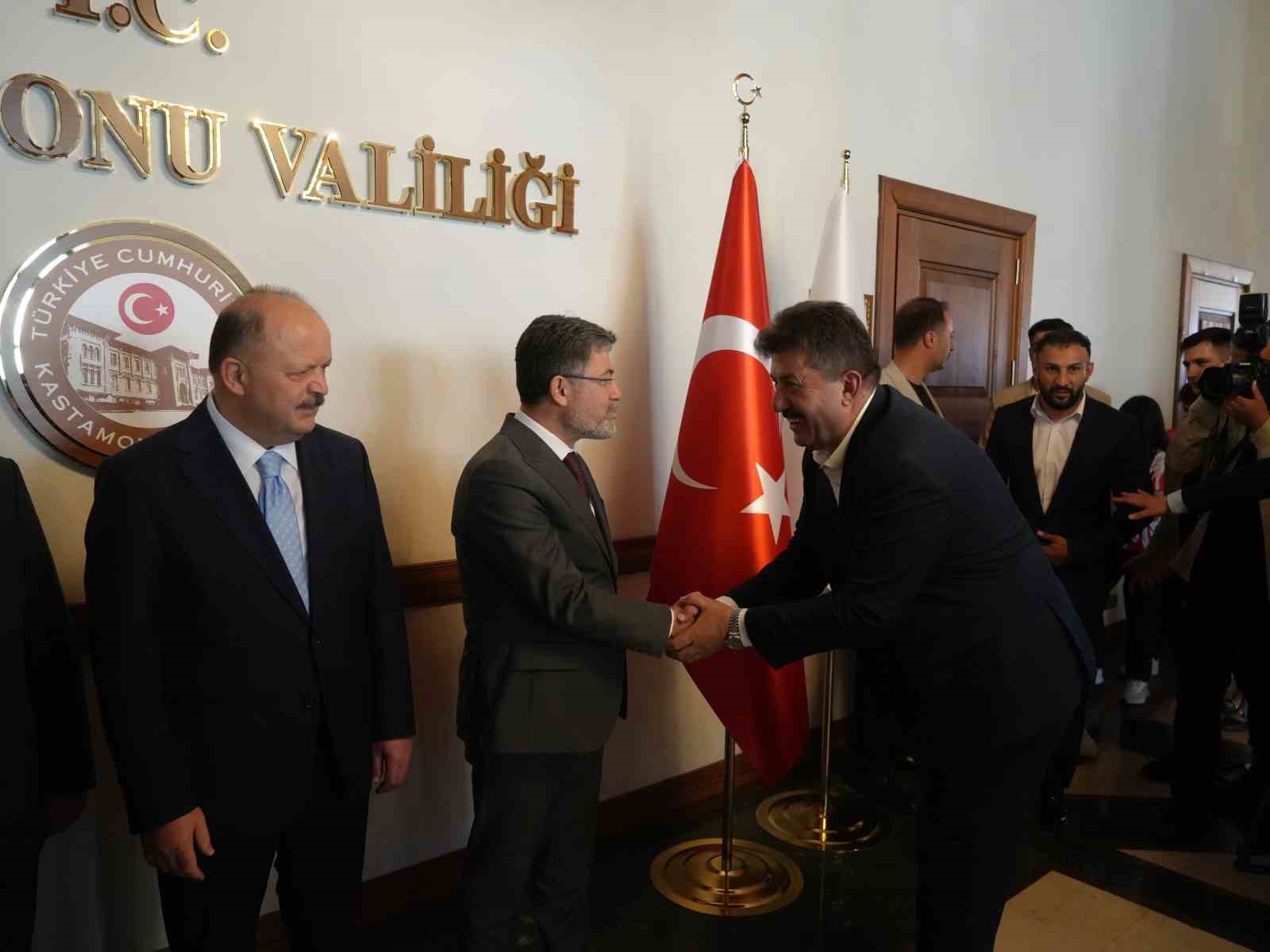 bakan-yumakli-ormanlik-alanlarda-lutfen-ates-yakmayalim