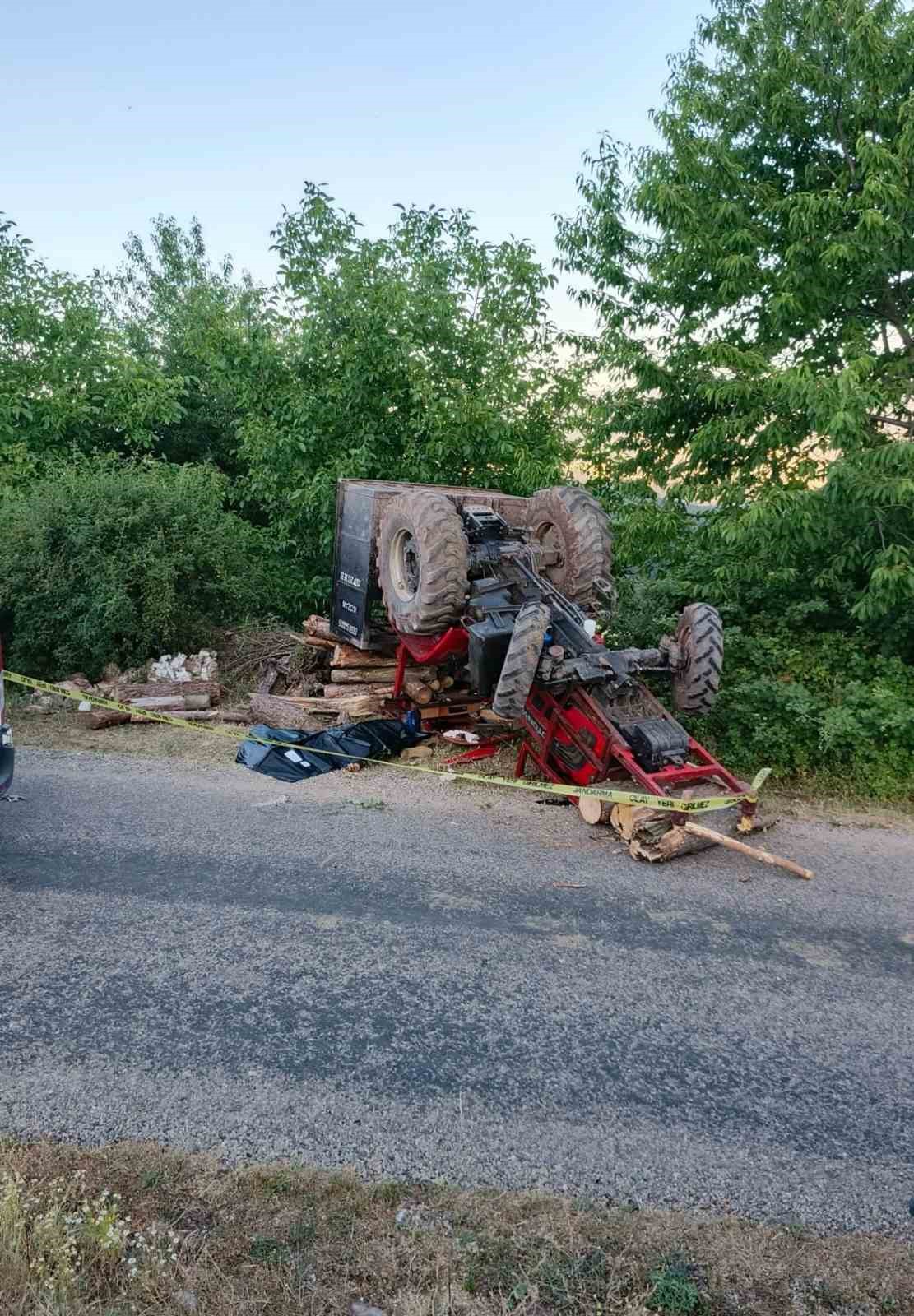 boluda-feci-kaza-kontrolden-cikan-traktor-devrildi-1-olu-2-yarali