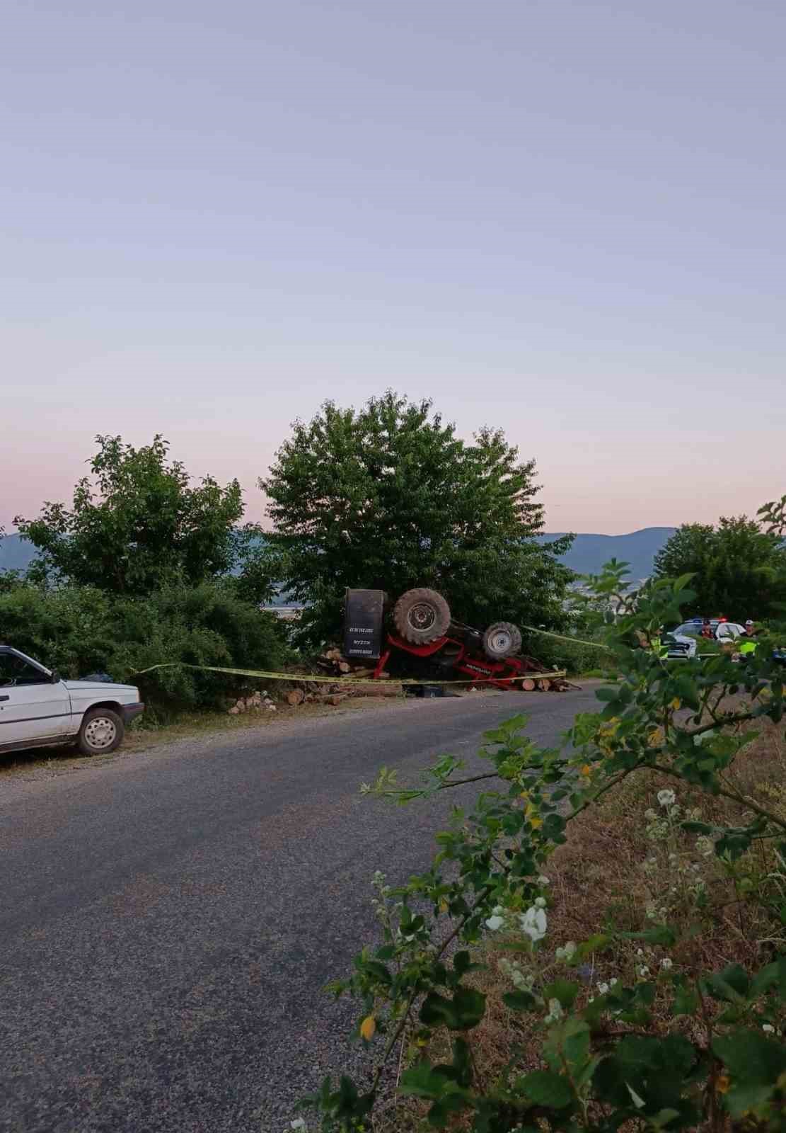 boluda-feci-kaza-kontrolden-cikan-traktor-devrildi-1-olu-2-yarali