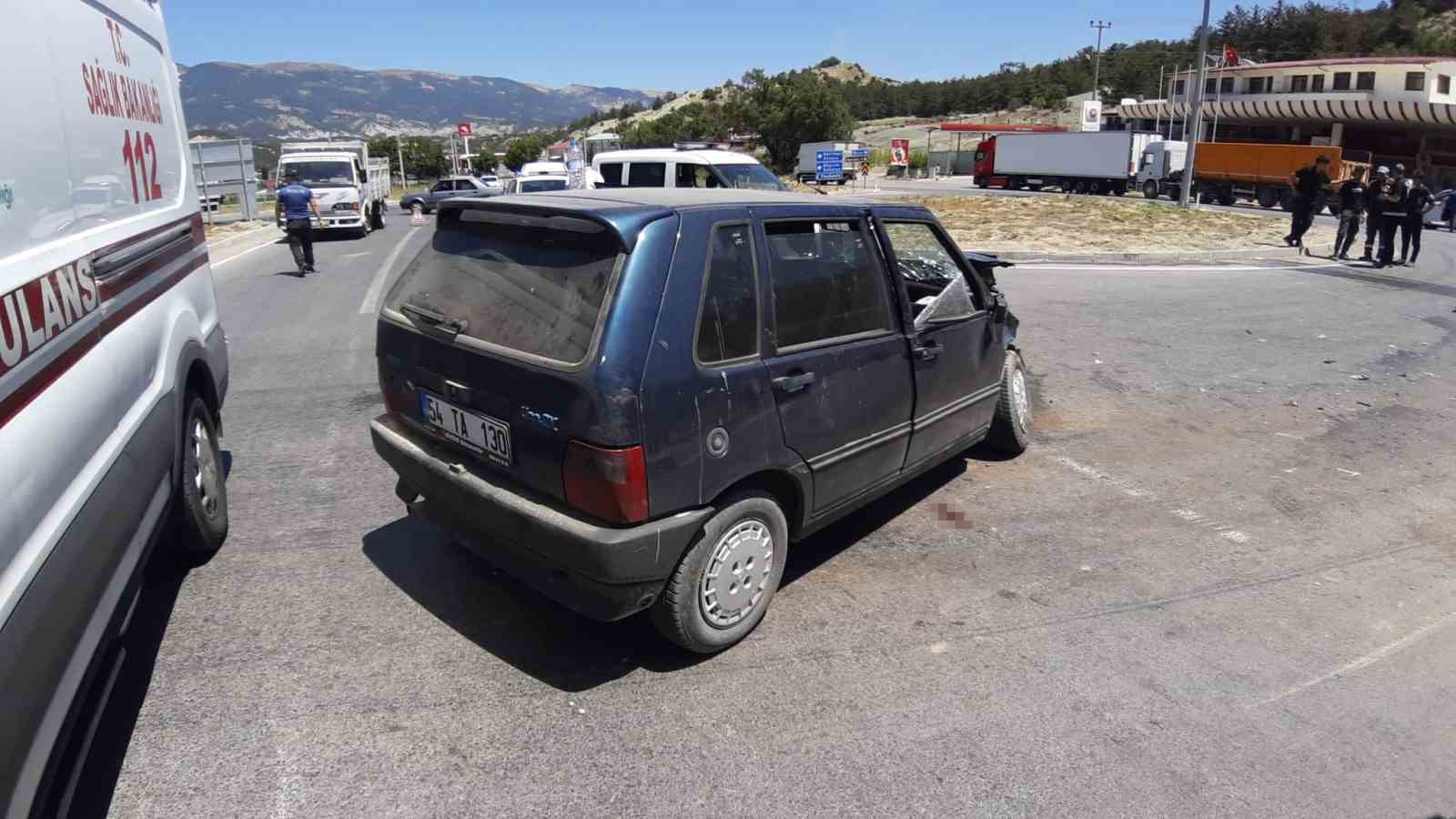 boluda-kavsakta-sut-kamyonu-ile-otomobil-carpisti-2-yarali