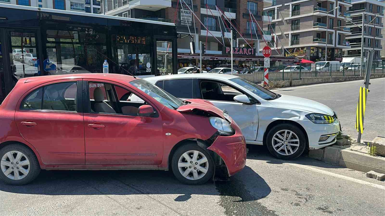 cadde-birlesiminde-otomobiller-carpisti-1-yarali