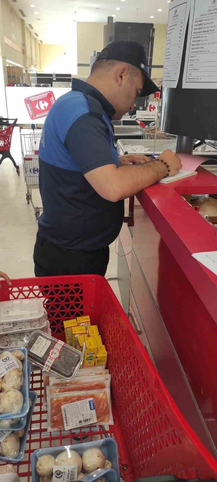 corum-belediyesi-ekiplerinden-marketlere-siki-denetim