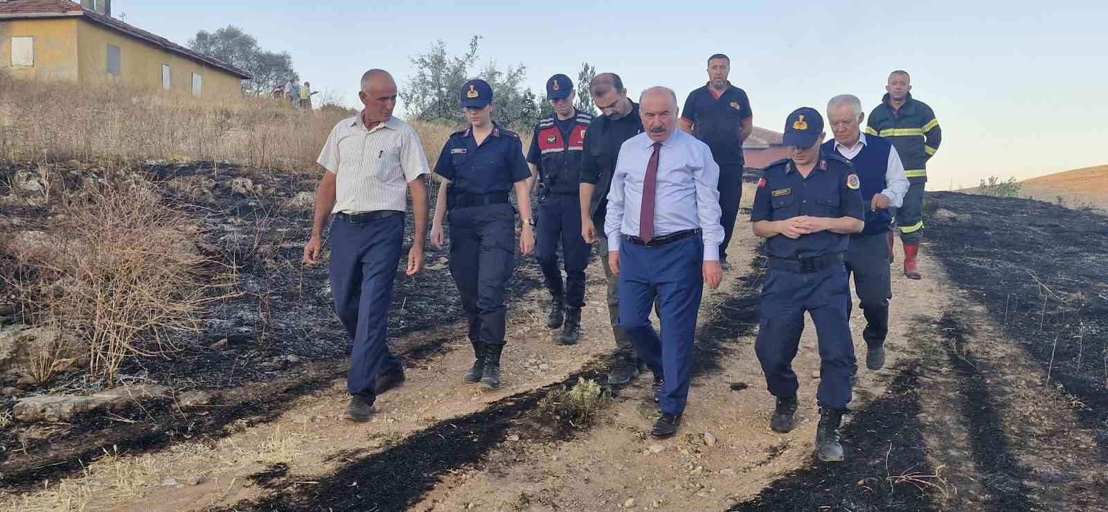 corum-valisi-calgan-yangin-bolgesinde-incelemelerde-bulundu