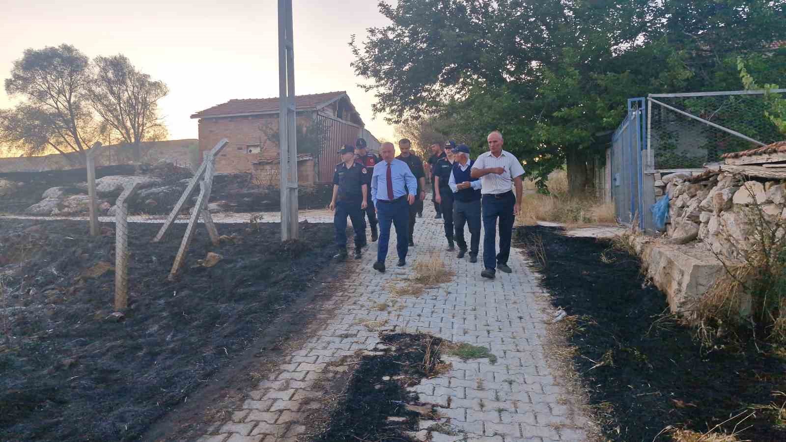 corum-valisi-calgan-yangin-bolgesinde-incelemelerde-bulundu