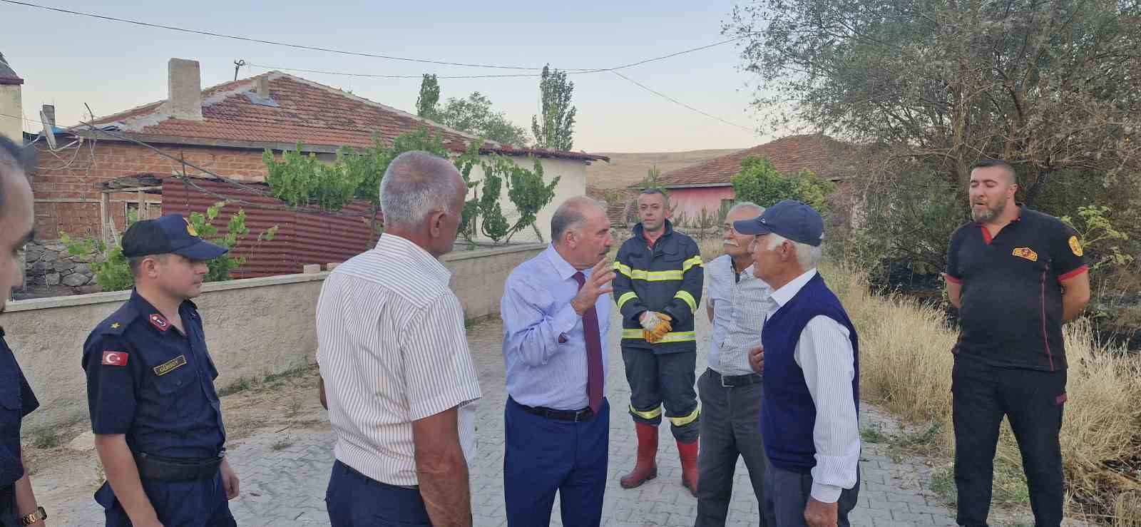 corum-valisi-calgan-yangin-bolgesinde-incelemelerde-bulundu