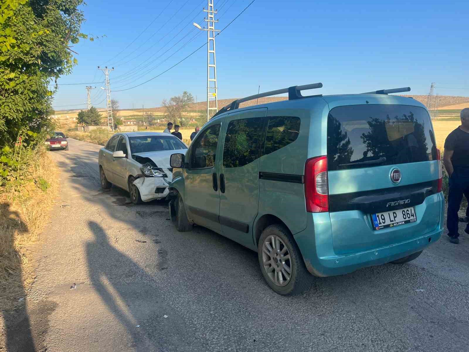 corumda-iki-arac-kafa-kafaya-carpisti-4-yarali