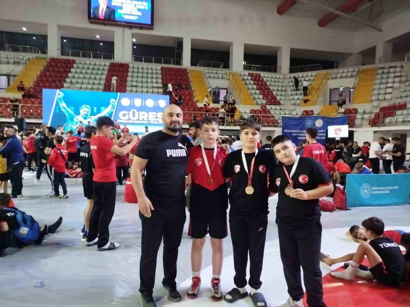 corumlu-gurescilerden-turkiye-sampiyonasinda-buyuk-basari