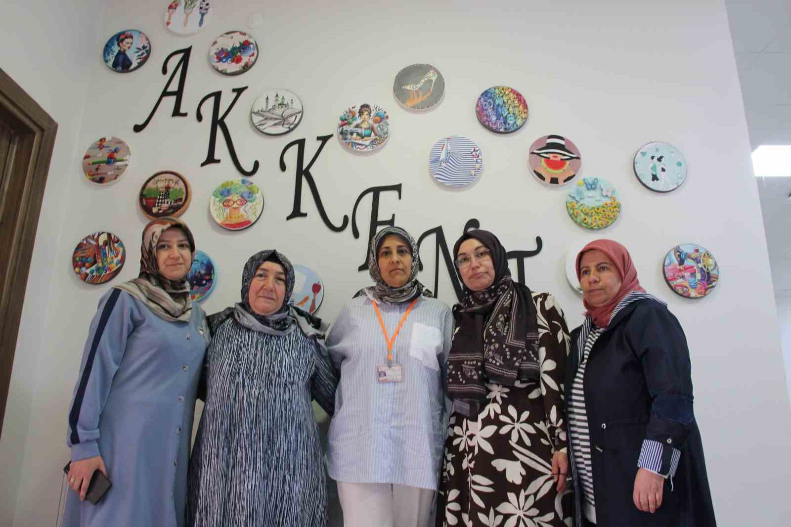 corumlu-kadinlar-ipegi-sanata-donusturuyor-aile-butcesine-katki-sagliyor