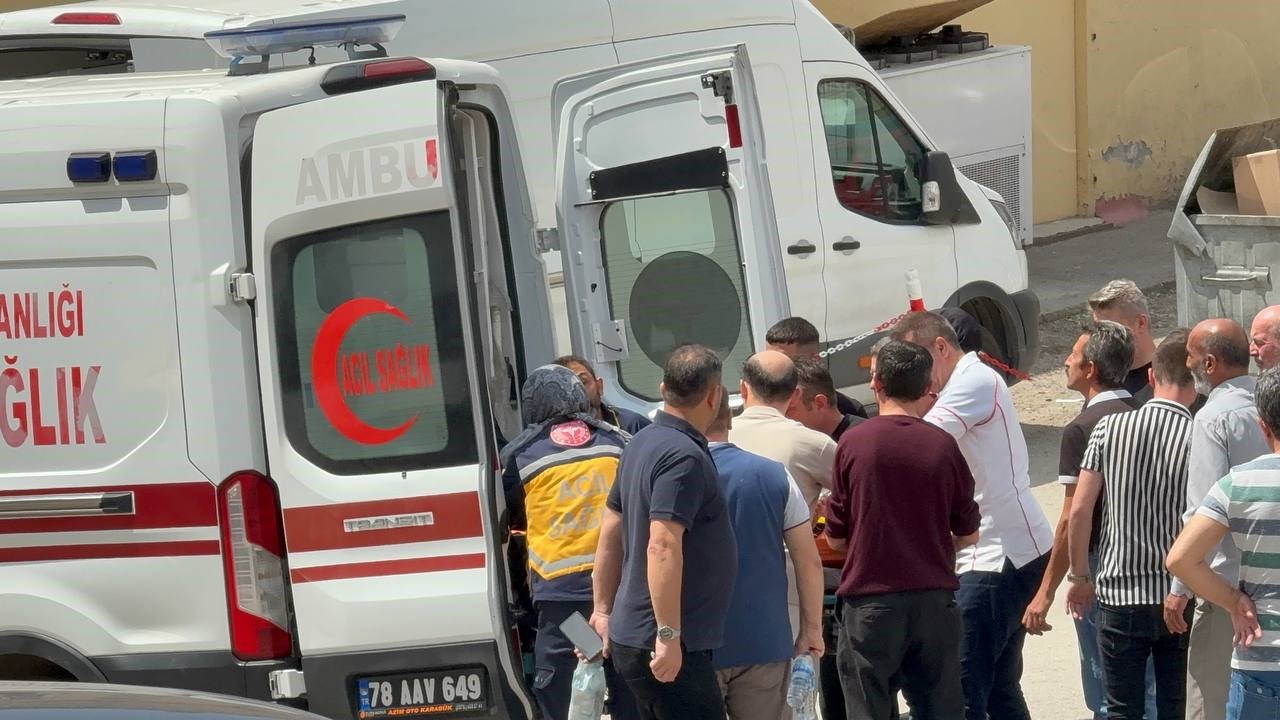 dubaya-takilip-duserek-yaralanan-kadin-kamerada