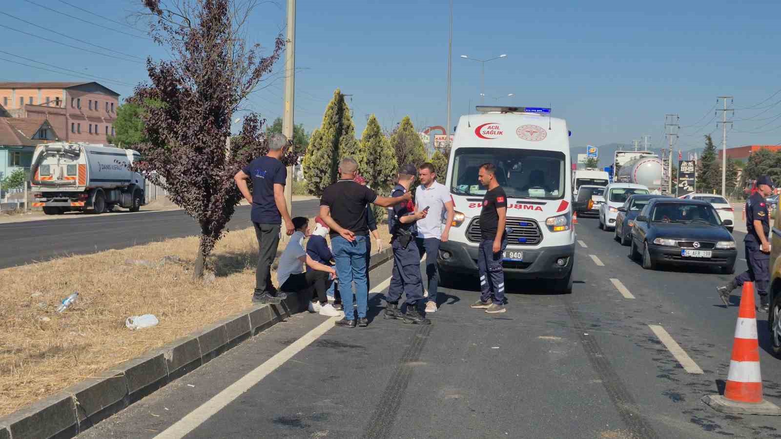 duzcede-2-servis-araci-ve-tir-kazaya-karisti-6-yarali