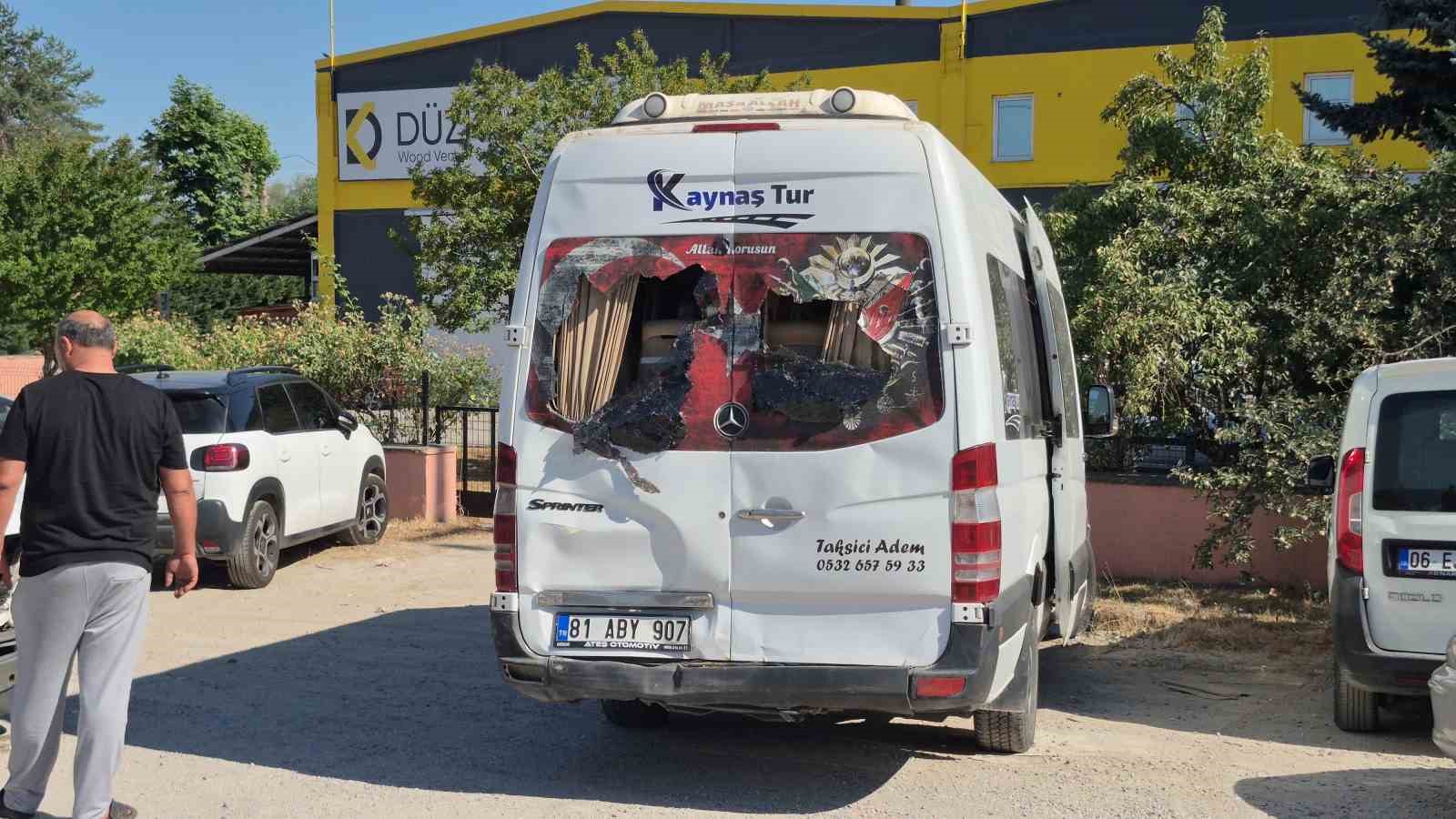 duzcede-2-servis-araci-ve-tir-kazaya-karisti-6-yarali