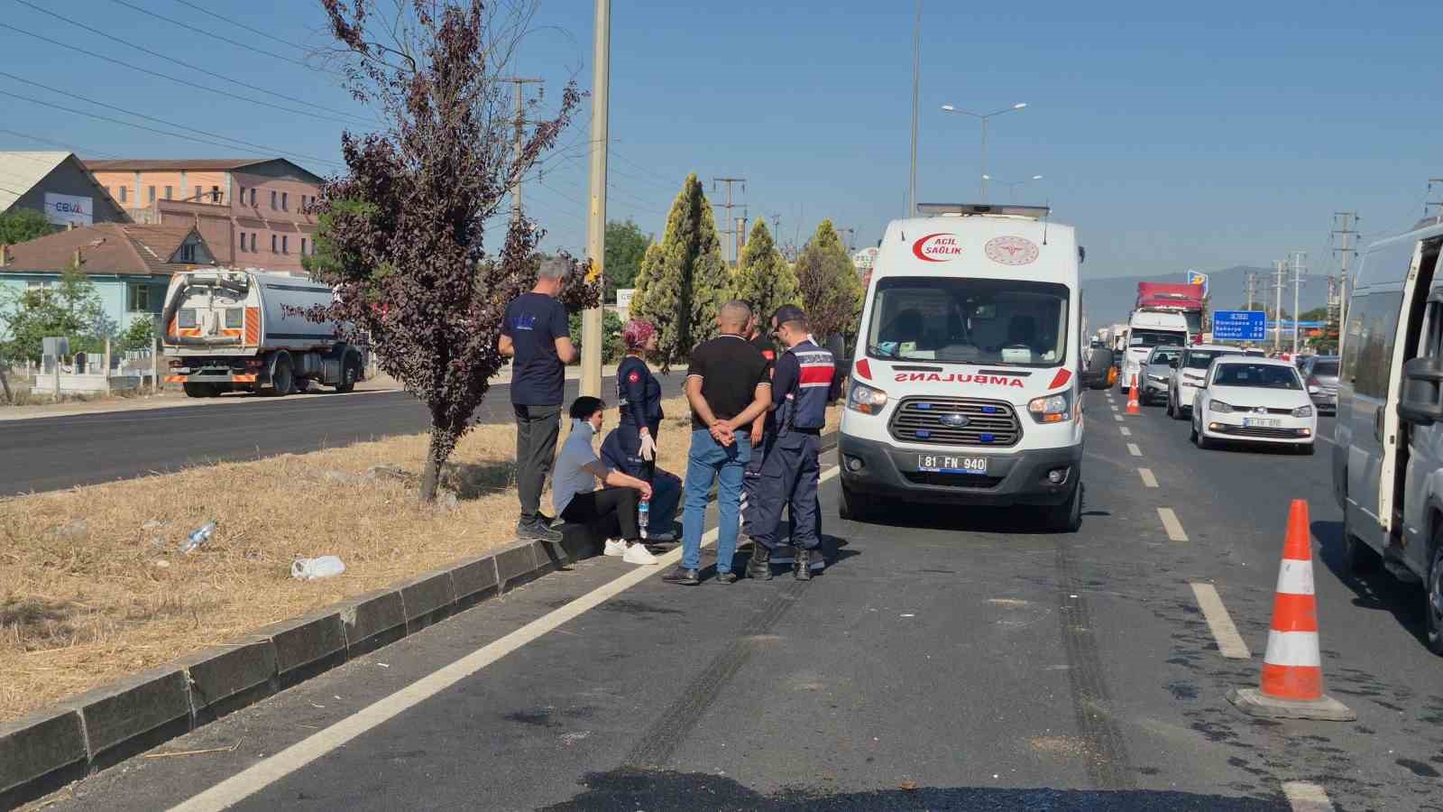 duzcede-2-servis-araci-ve-tir-kazaya-karisti-6-yarali