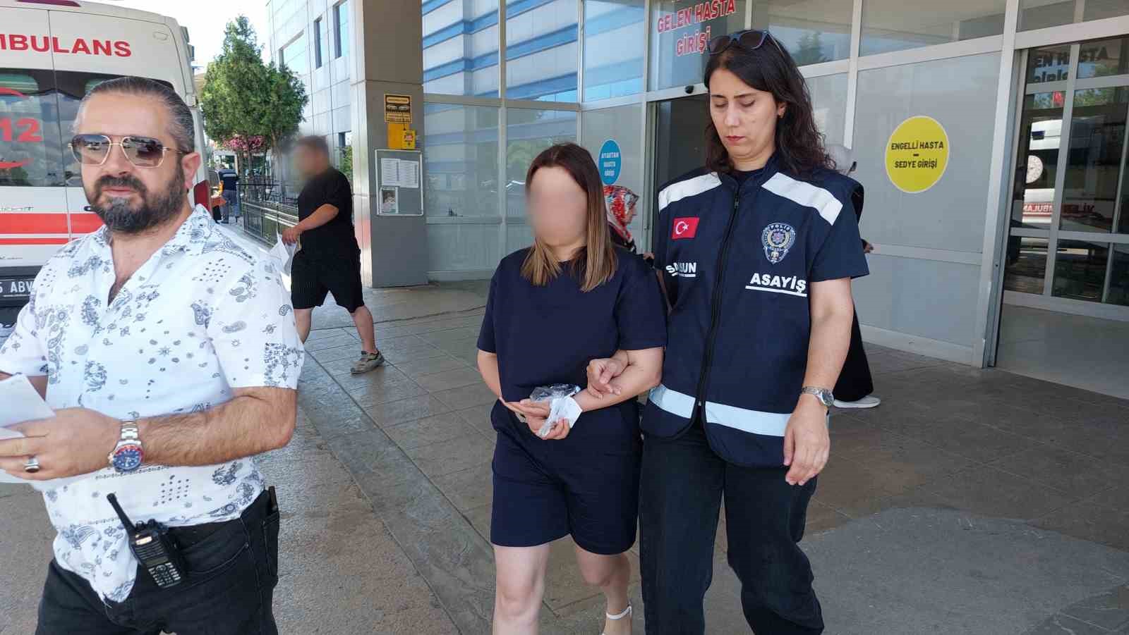 evlilik-vaadiyle-444-bin-liralik-altin-aldiran-kadinlar-tuvalette-kiyafet-degistirip-kactilar
