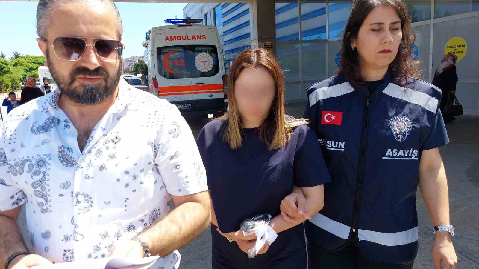 evlilik-vaadiyle-444-bin-liralik-altin-aldiran-kadinlar-tuvalette-kiyafet-degistirip-kactilar