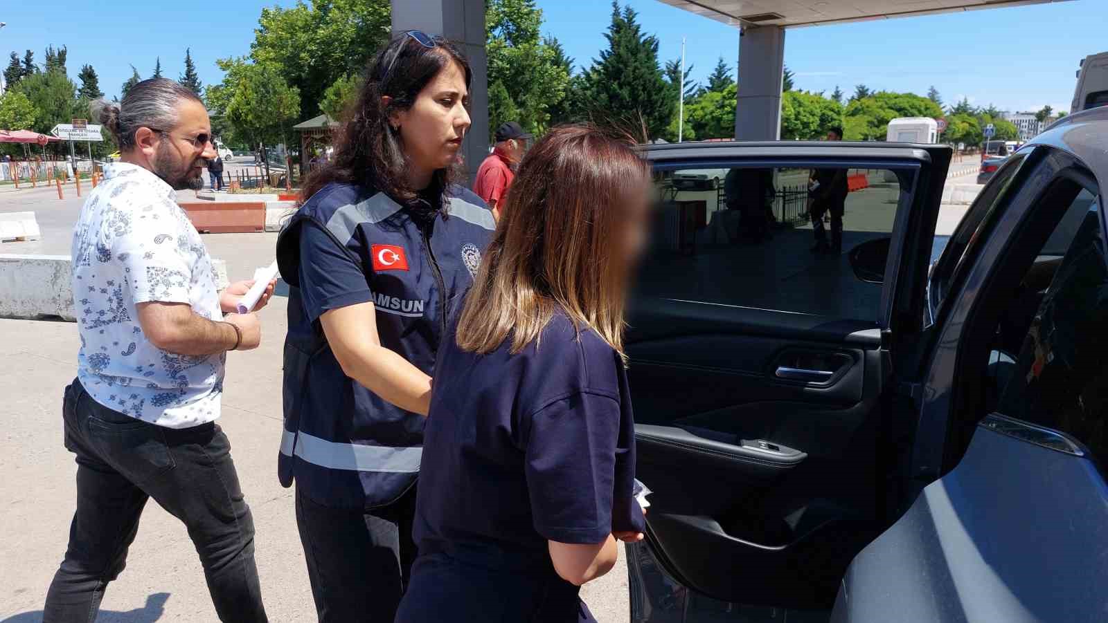 evlilik-vaadiyle-444-bin-liralik-altin-aldiran-kadinlar-tuvalette-kiyafet-degistirip-kactilar