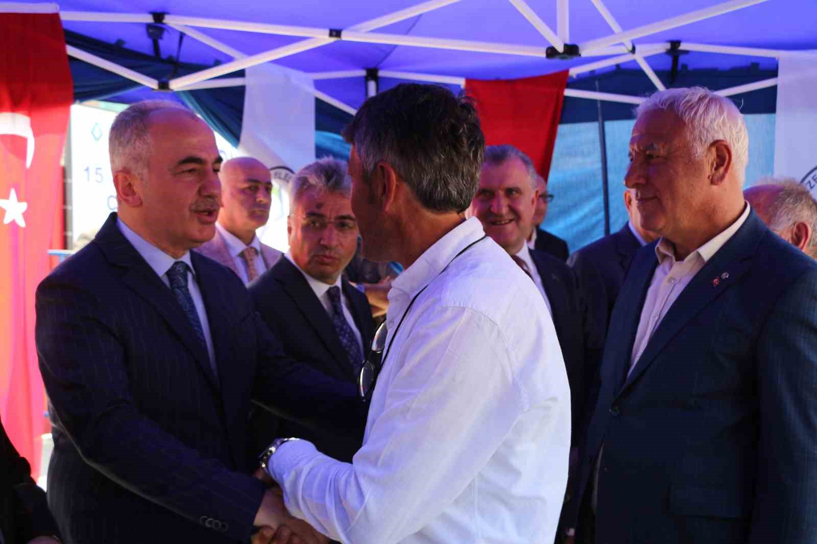 genclik-ve-spor-bakani-osman-askin-bak-rizede-bayramlasma-torenine-katildi