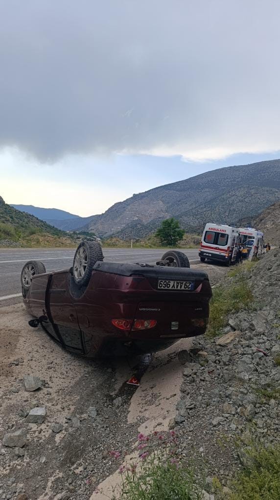 gumushanede-otomobil-ters-dondu-3-kisi-yaralandi