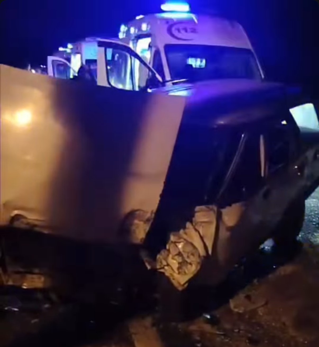 hafif-ticari-arac-ile-otomobil-carpisti-6-yarali