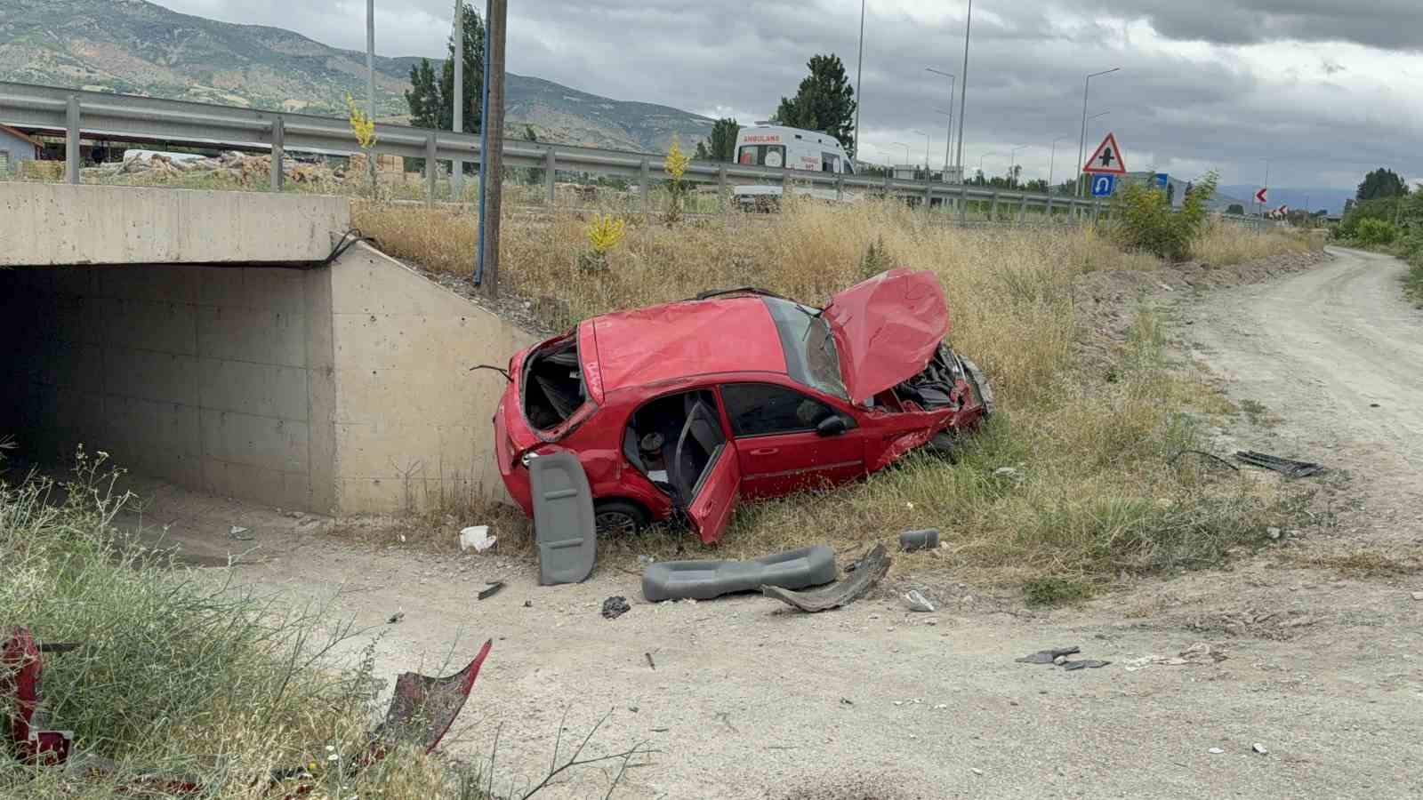 hurdaya-donen-otomobilden-sag-kurtuldu