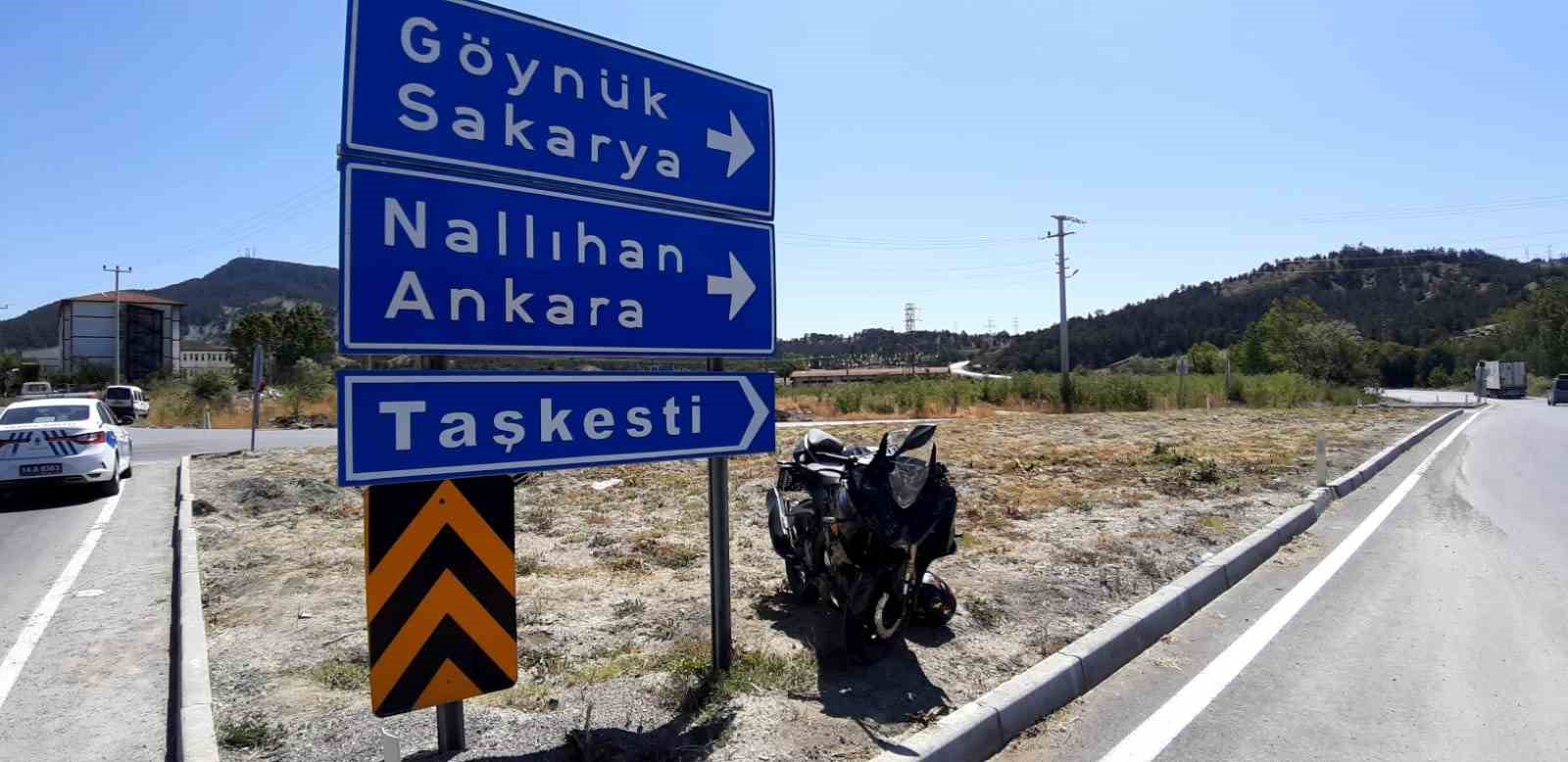 ilce-girisindeki-kavsakta-motosikletle-otomobil-carpisti-2-yarali