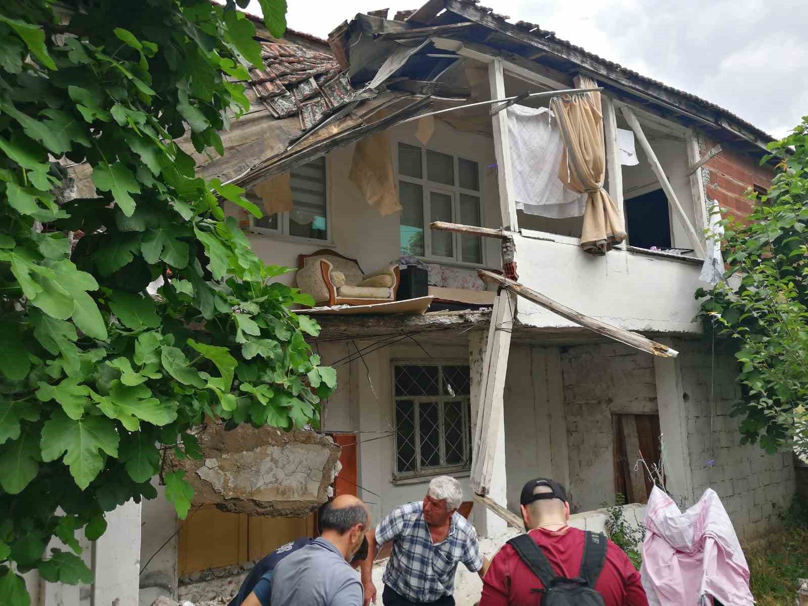 niksarda-evin-balkonu-coktu-1-kisi-yaralandi