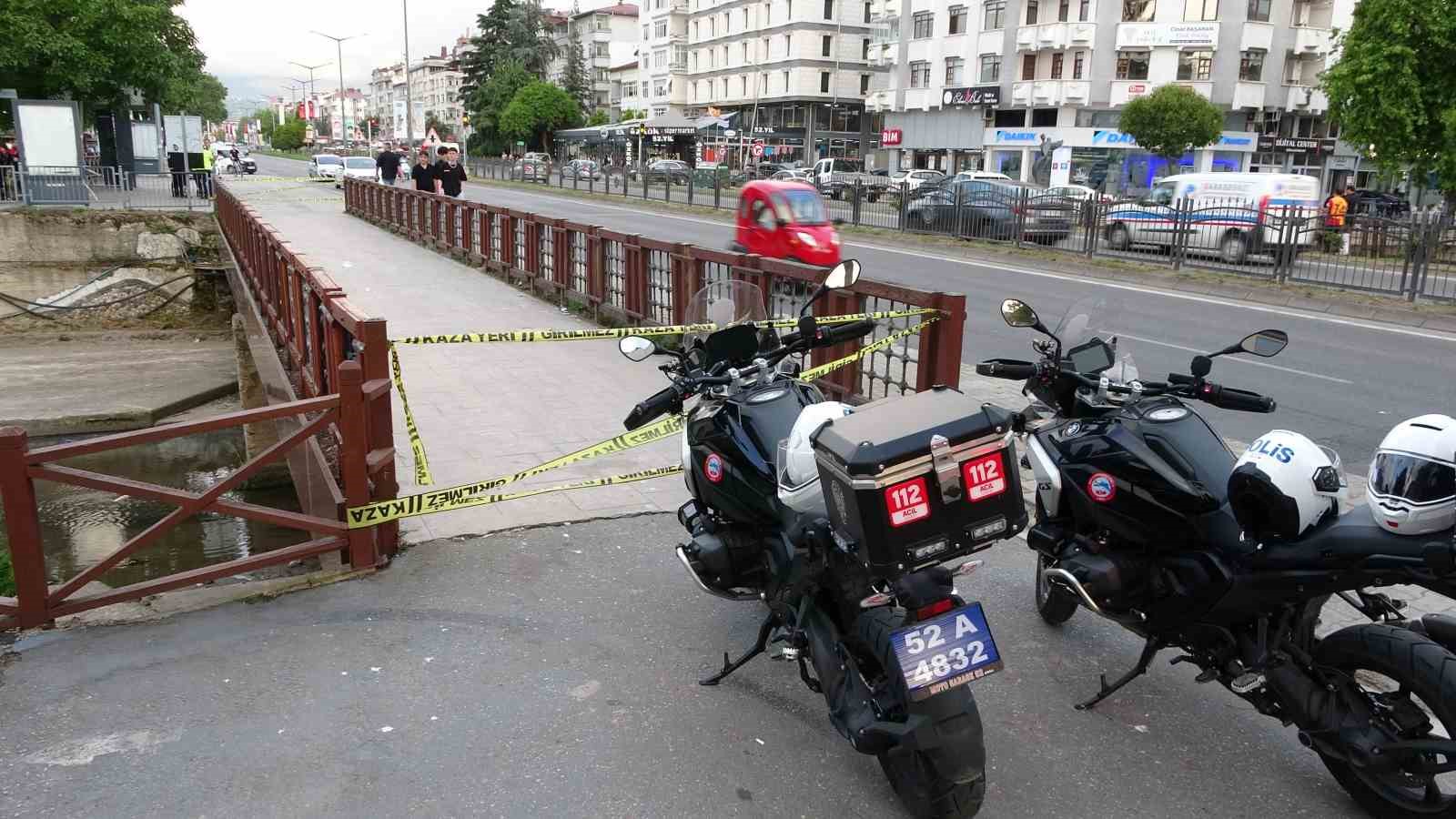 orduda-alkollu-ve-ehliyetsiz-motosiklet-surucusunun-carptigi-kadin-agir-yaralandi