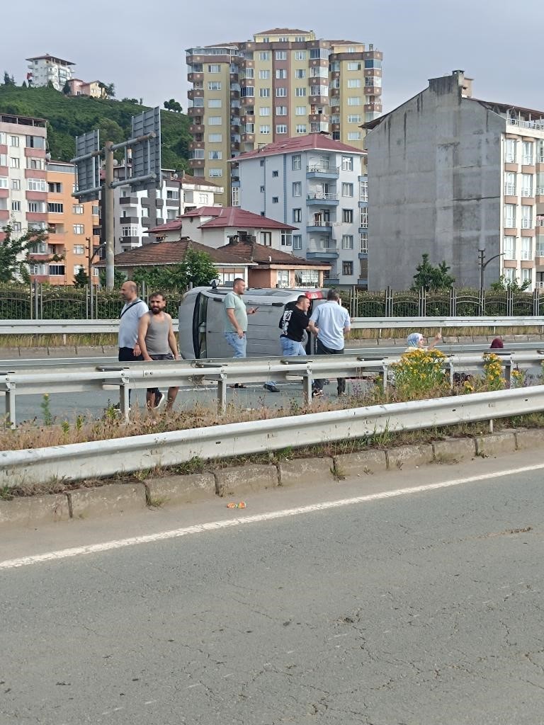 rizede-bayram-donusu-kaza-2-olu-3-yarali