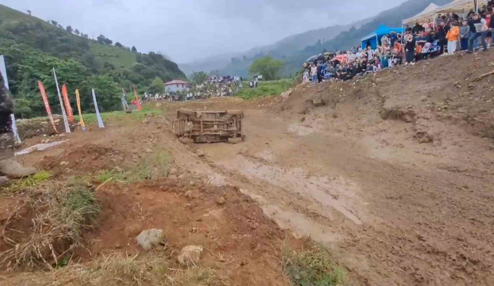rizedeki-off-road-yarislarinda-takla-atan-arac-yurekleri-agiza-getirdi