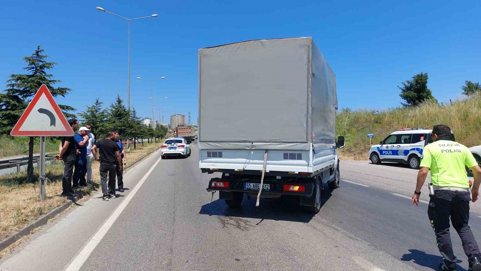 samsunda-4-aracli-zincirleme-trafik-kazasi-1-yarali