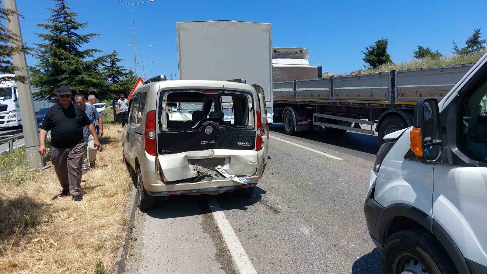 samsunda-4-aracli-zincirleme-trafik-kazasi-1-yarali