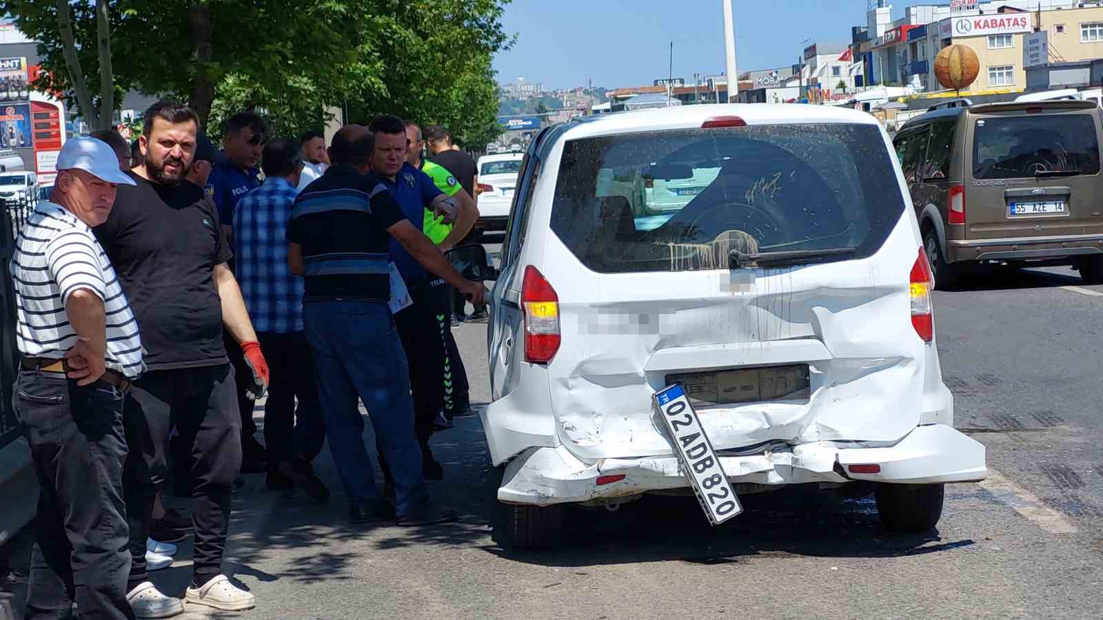 samsunda-4-aracli-zincirleme-trafik-kazasi-2-yarali