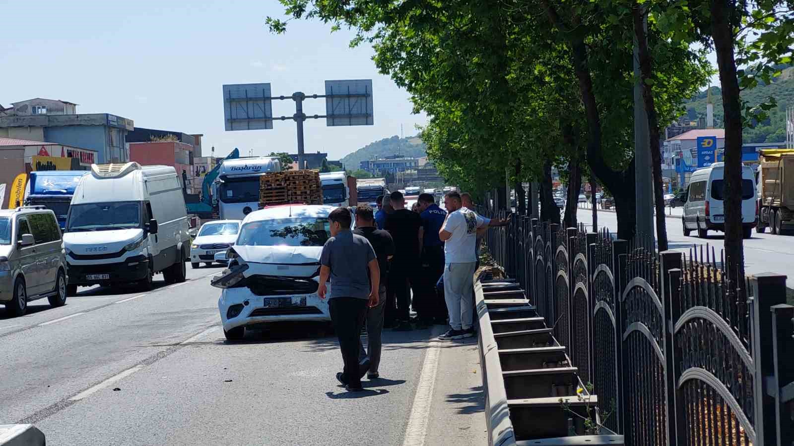 samsunda-4-aracli-zincirleme-trafik-kazasi-2-yarali