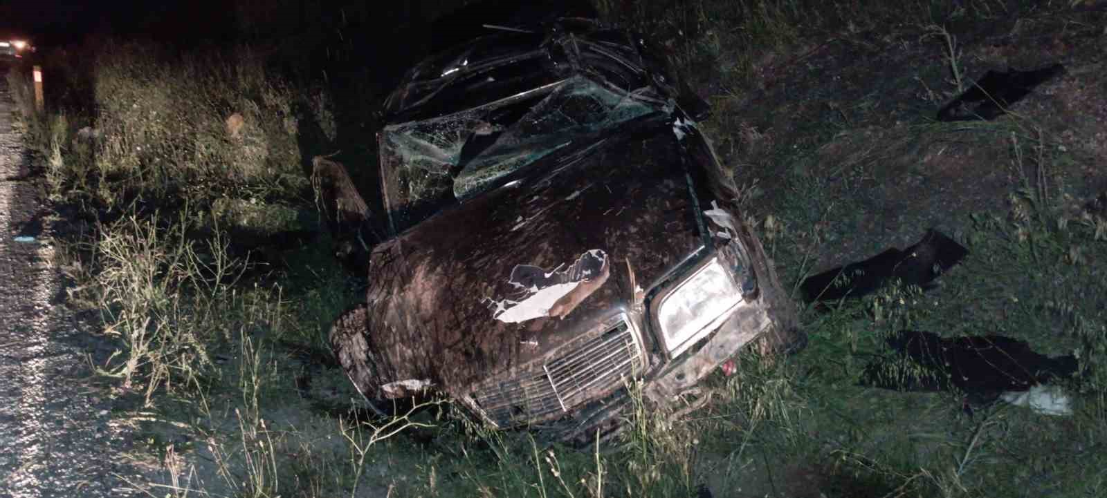 sarampole-devrilen-mercedes-kagit-gibi-ezildi