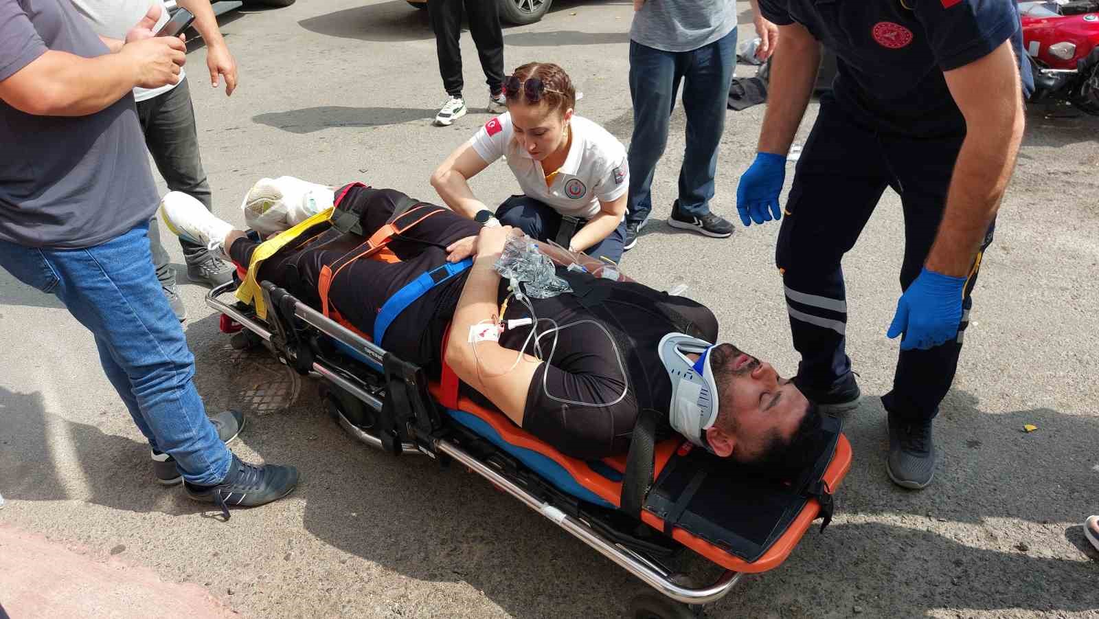 taksinin-motosikletli-kuryeye-carptigi-kaza-kamerada-1-yarali