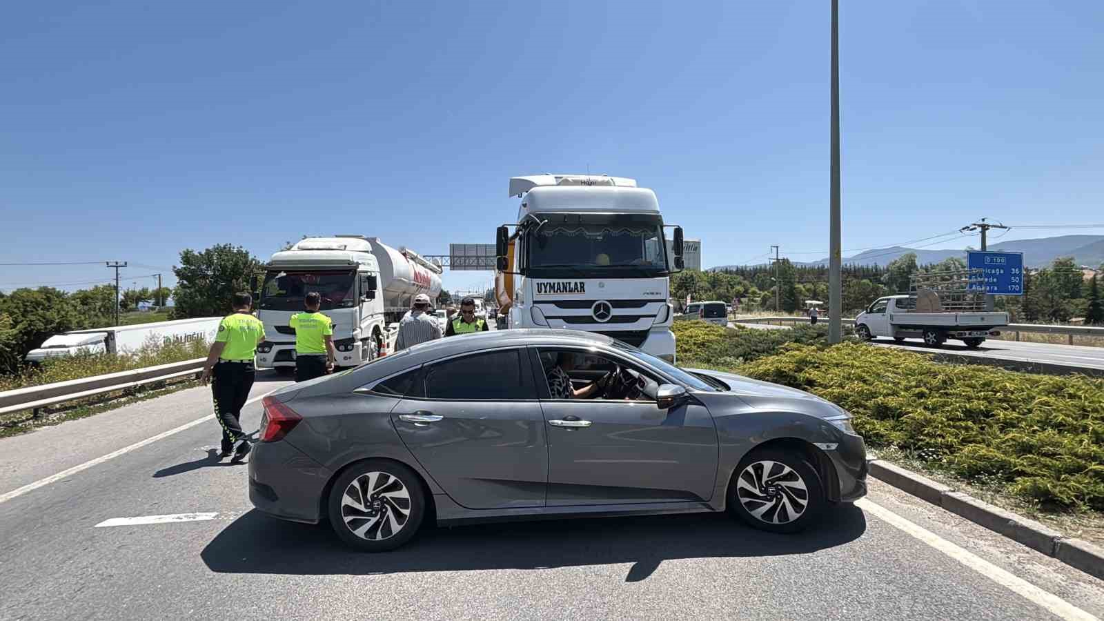 tir-otomobili-60-metre-surukledi-sans-eseri-yaralanan-olmadi