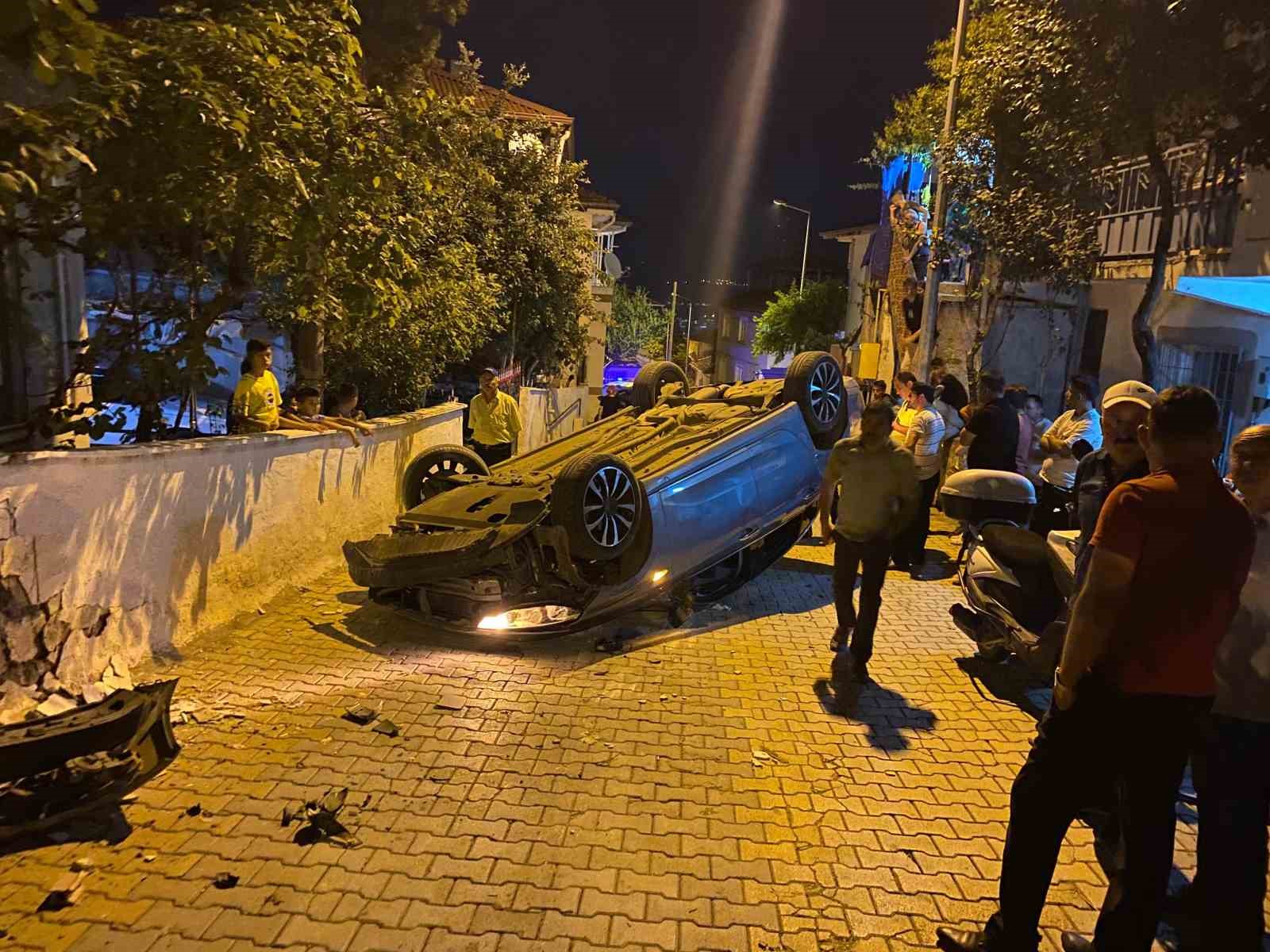 tokatta-kontrolden-cikan-otomobil-evin-duvarina-carparak-takla-atti-2-yarali