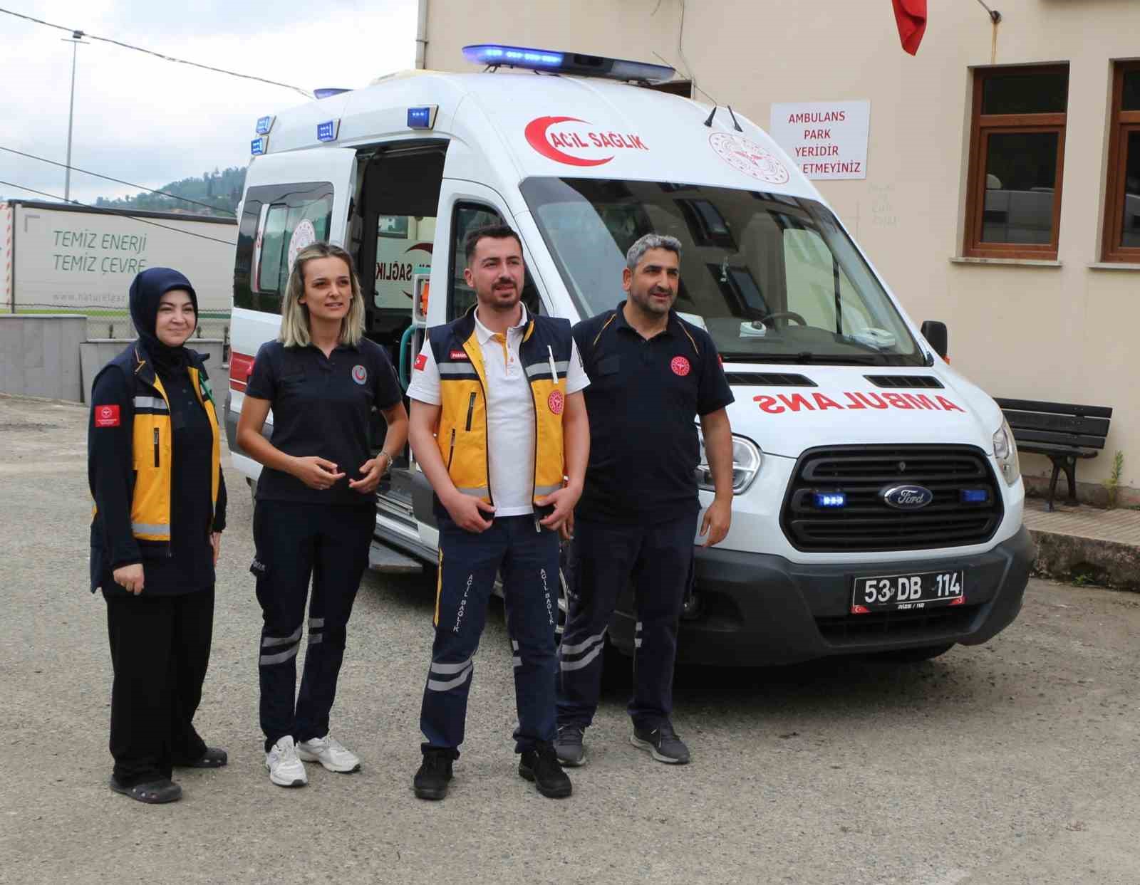 urettigi-balin-lezzetine-kandi-deli-bal-hastanelik-etti
