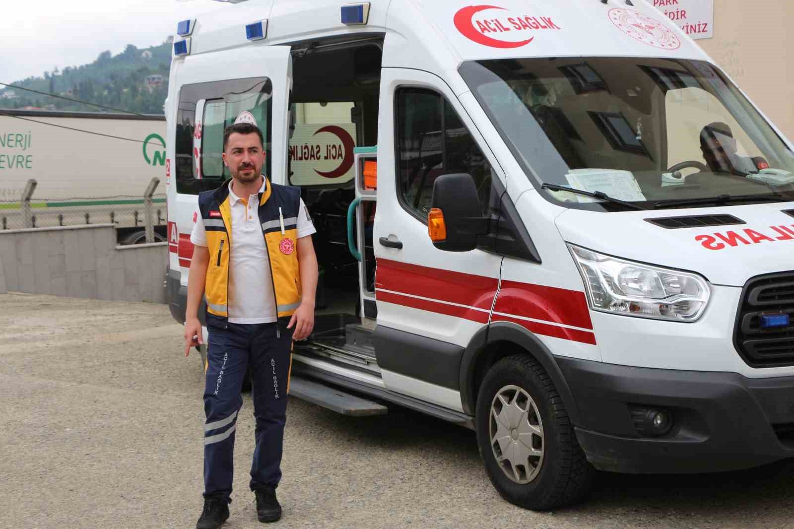 urettigi-balin-lezzetine-kandi-deli-bal-hastanelik-etti