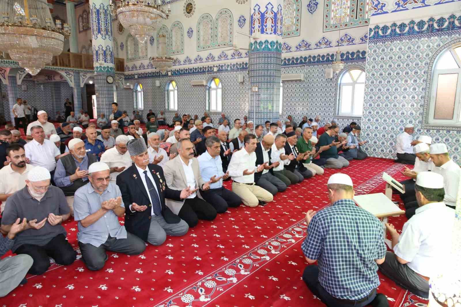 15-temmuz-sehitleri-suluovada-dualarla-anildi