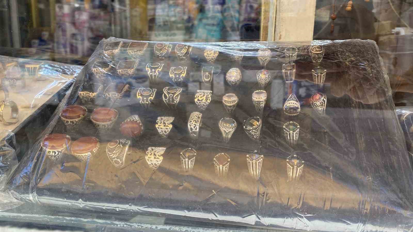 57-senedir-gumusu-sanata-donusturuyor-en-buyuk-korkusu-dukkaninin-kapanmasi