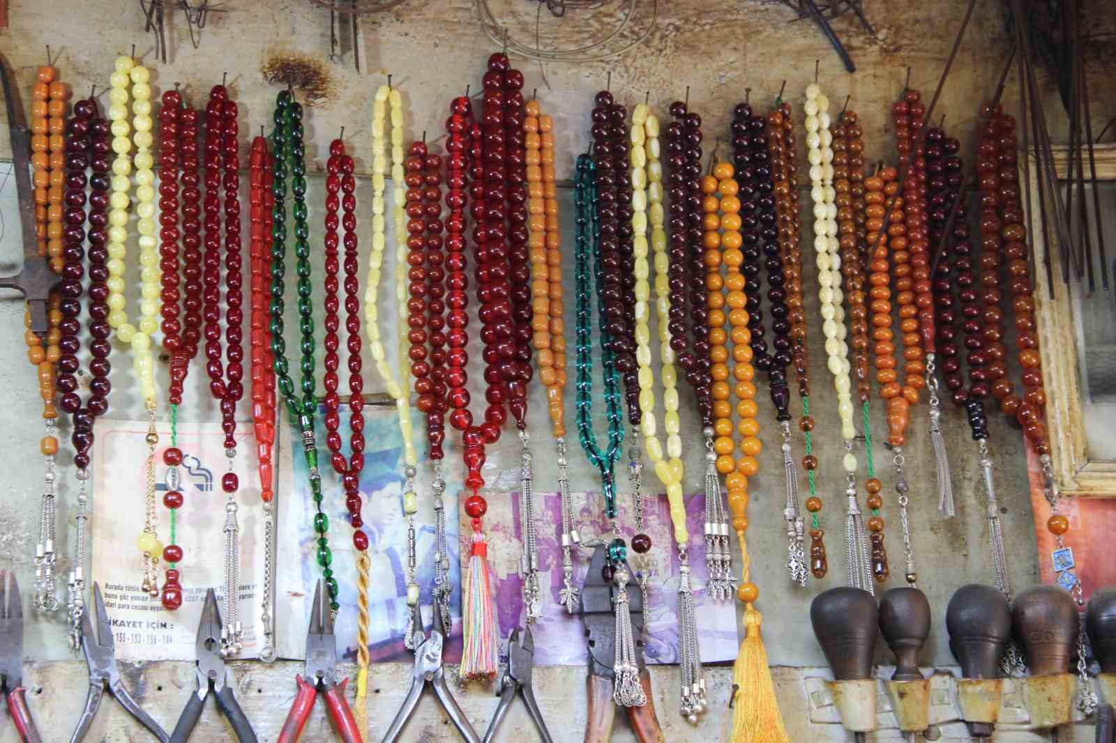 57-senedir-gumusu-sanata-donusturuyor-en-buyuk-korkusu-dukkaninin-kapanmasi